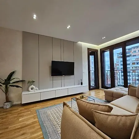 Green Terrace 7 * 地拉那